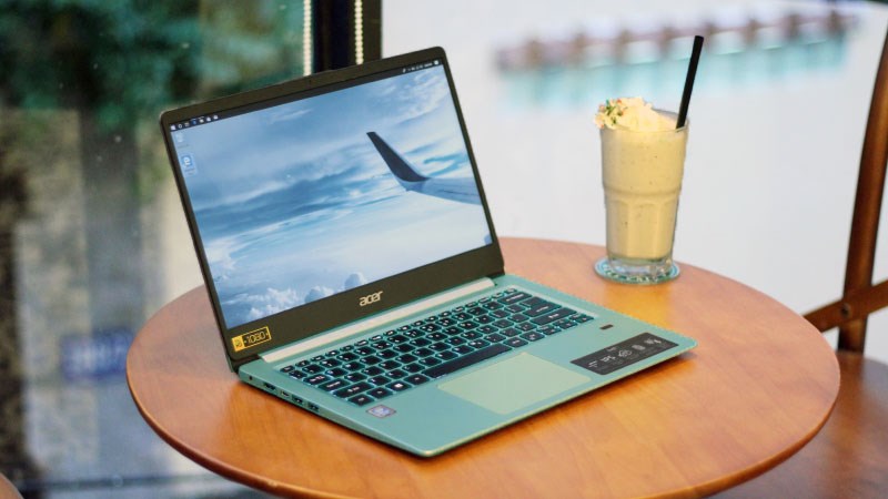 Laptop Acer Swift với thiết kế vỏ kim loại nguyên khối