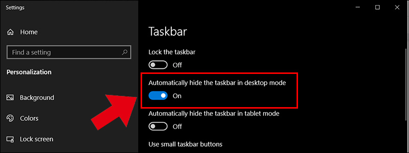 Bật On tại mục Automatically hide the taskbar in the desktop mode