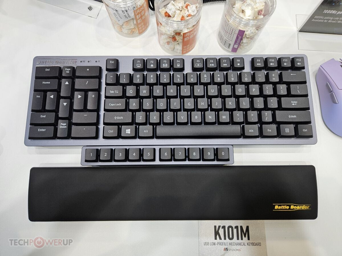 i-Rocks K10M Battle Boarder là bàn phím Tenkeyless với một điểm nhấn đặc biệt, cùng với nhiều mẫu bàn phím 85% và 60% khác được trưng bày.