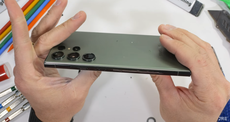 Lộ video về độ bền và khả năng sửa chữa được tăng cường bởi Gorilla Glass Victus 2 của Samsung Galaxy S23 Ultra