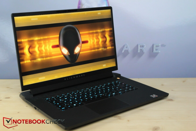 Máy tính xách tay chơi game All-AMD Alienware m17 R5 được lên kệ với mức giá siêu hời